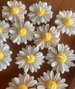 CANDLE_CABINETS Scented Daisy Candle Set of 6... - Image 3