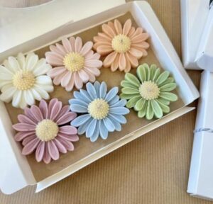 CANDLE_CABINETS Scented Daisy Candle Set of 6... - Image 2
